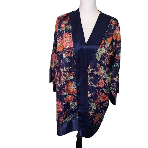 Victoria’s Secret Gold Label Vintage Robe, Navy Blue Floral, OSFM - Picture 2 of 10